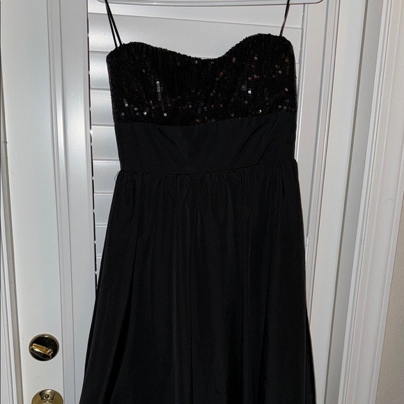 Elegant Black strapless sweetheart, neck line, Dress size 8 or 9 used once - Picture 1 of 14